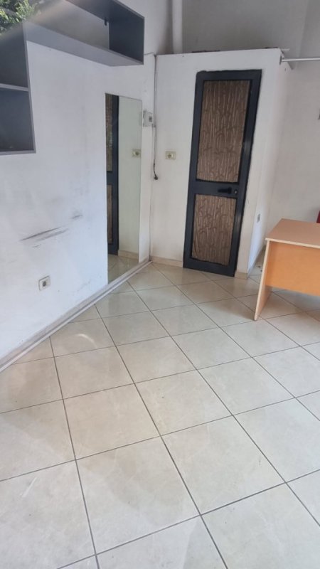 Jepet me Qira Ambient Biznesi në Zonën e Astirit Pranë Rrethit, Kati 0, 15 m² 300 €uro