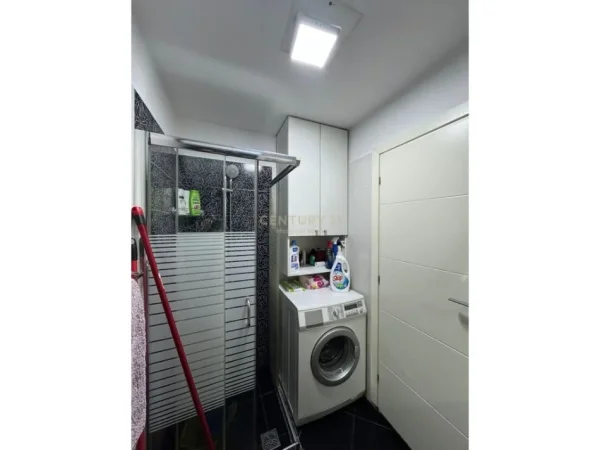 Tirane, jepet me qera apartament 1+1 Kati 6, 43 m² 500 € (Qender)