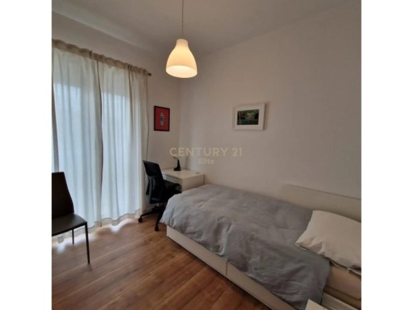 Tirane, jepet me qera apartament 2+1 Kati 1, 84 m² 900 € (Liqeni i Thate)