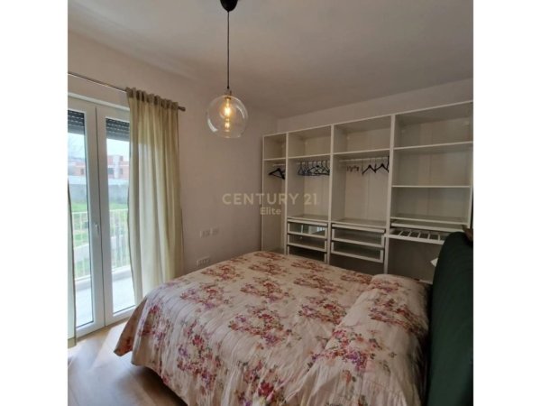 Tirane, jepet me qera apartament 2+1 Kati 1, 84 m² 900 € (Liqeni i Thate)