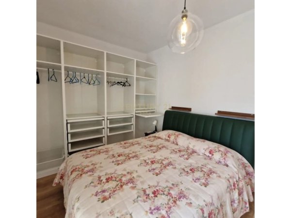 Tirane, jepet me qera apartament 2+1 Kati 1, 84 m² 900 € (Liqeni i Thate)