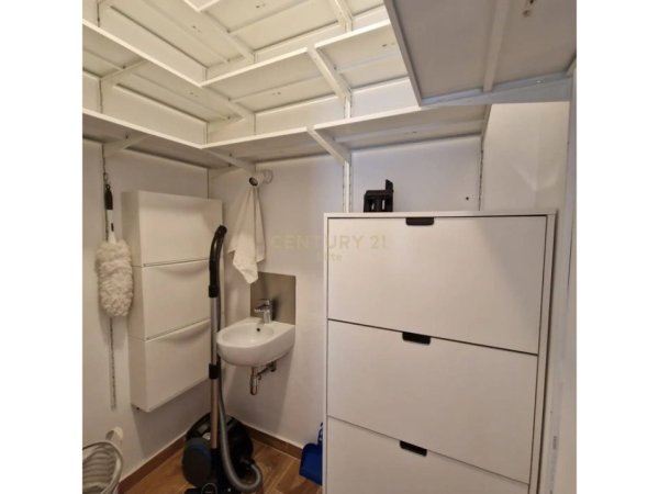 Tirane, jepet me qera apartament 2+1 Kati 1, 84 m² 900 € (Liqeni i Thate)