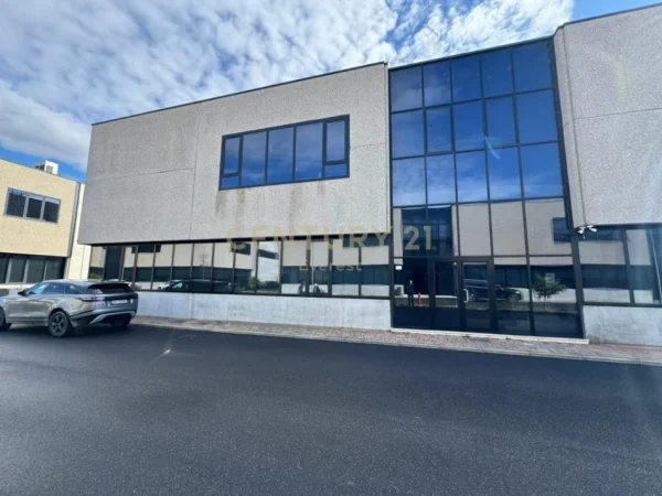 Tirane, jepet me qera magazine Kati 0, 700 m² 5.000 € (TIRANA INDUSTRIAL PARK)