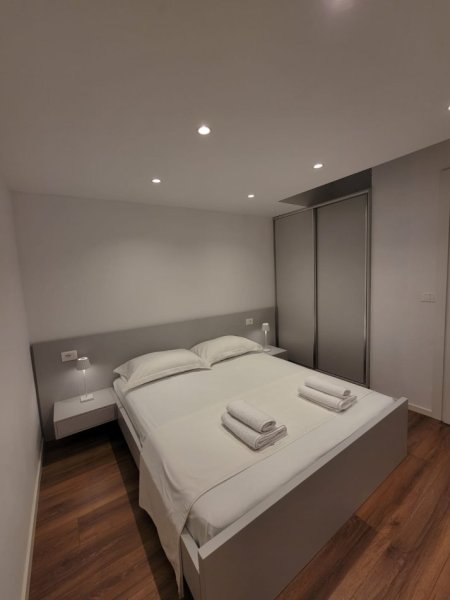 Tirane, jepet me qera apartament 1+1 Kati 1, 55 m² 570 € (Rruga e Durresit)