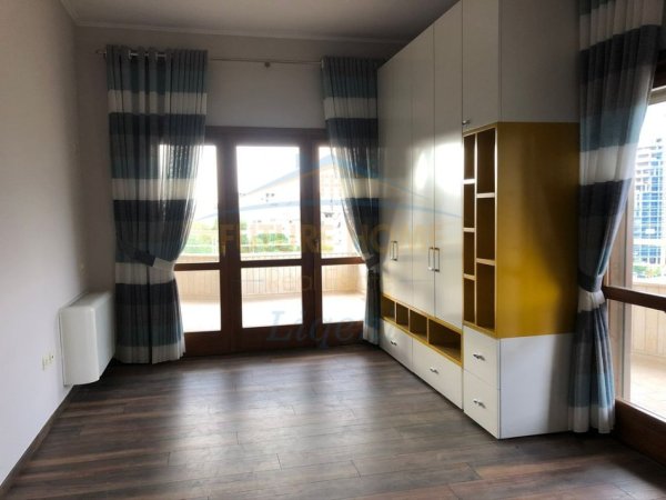 Tirane, jap me qera apartament 3+1+Ballkon Kati 6, 135 m² 1.500 € (KOPSHTI BOTANIK)
