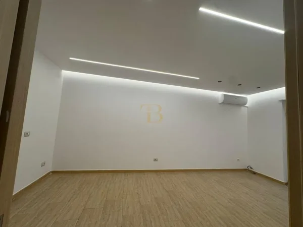Tirane, jepet me qera zyre Kati 1, 60 m² 650 € 