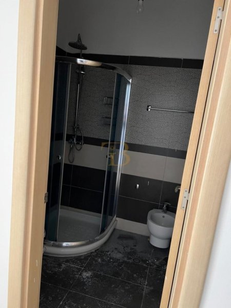 Tirane, jepet me qera zyre Kati 1, 60 m² 650 € 