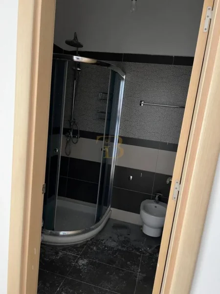 Tirane, jepet me qera zyre Kati 1, 60 m² 650 € 