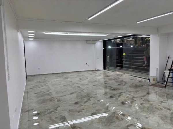 Tirane, shitet dyqan Kati 0, 85 m² 850.000 € (SHESHI WILLSON)