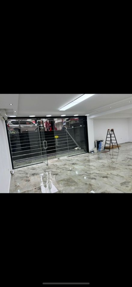 Tirane, shitet dyqan Kati 0, 85 m² 850.000 € (SHESHI WILLSON)