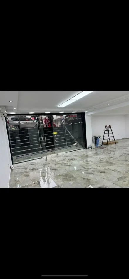 Tirane, shitet dyqan Kati 0, 85 m² 850.000 € (SHESHI WILLSON)