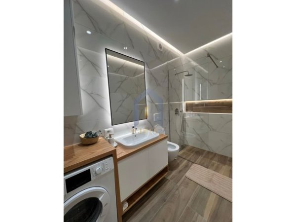 Tirane, jap me qera apartament 1+1+Ballkon Kati 4, 60 m² 600 € (Siri Kodra)