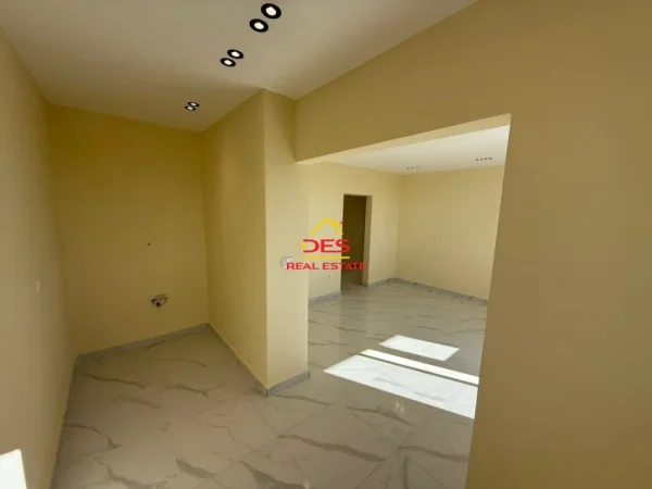 Vlore, shitet apartament 1+1+Ballkon Kati 4, 60 m² 48.000 € (Novoselë)