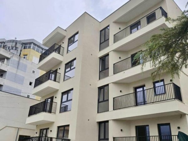 Tirane, shitet apartament 1+1+Ballkon Kati 3, 60 m² 98.455 € (Prane Kompleksit Mangalem)