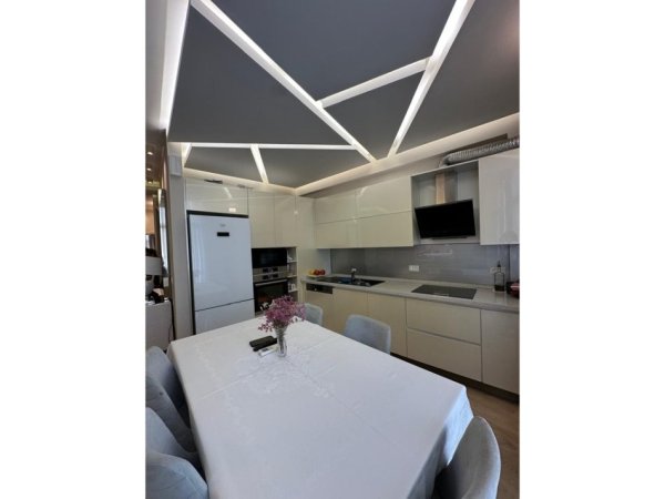 Tirane, shitet apartament 2+1 Kati 3, 111 m² 350.000 € (Kompleksin &quot;Kika 2&quot;, Komuna Parisit , Tiranë.)