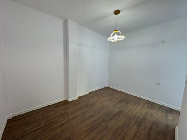 Tirane, shitet apartament 1+1 Kati 4, 119.000 € 