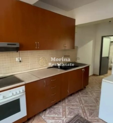 Tirane, jepet me qera shtepi 1+1 Kati 1, 70 m² 250 € (Bulevardi i Ri)