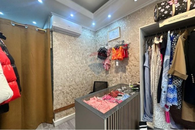 Tirane, shitet dyqan , 30 m² (Vasil Shanto)