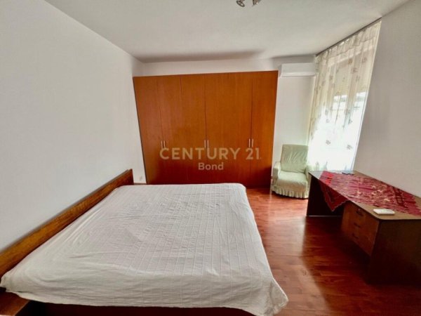 Tirane, jepet me qera apartament 2+1+Ballkon Kati 4, 129 m² 650 € (Tregu Elektrik)