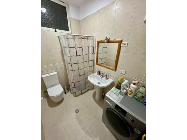 Tirane, jepet me qera apartament 2+1+Ballkon Kati 4, 129 m² 650 € (Tregu Elektrik)