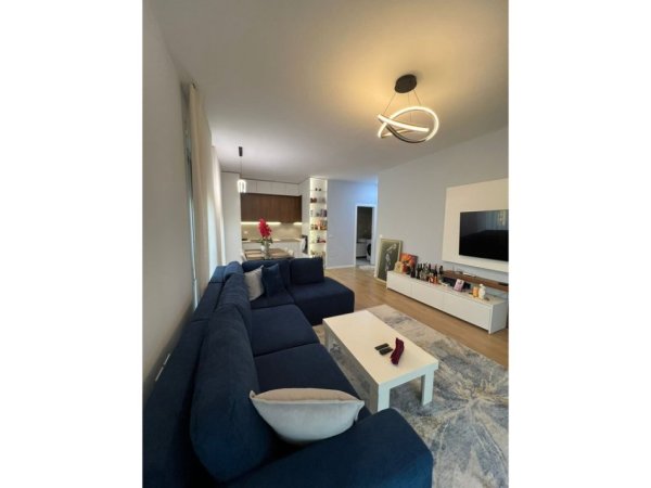 Tirane, shitet apartament 1+1+Ballkon Kati 5, 82 m² 150.000 € (Kinostudio)