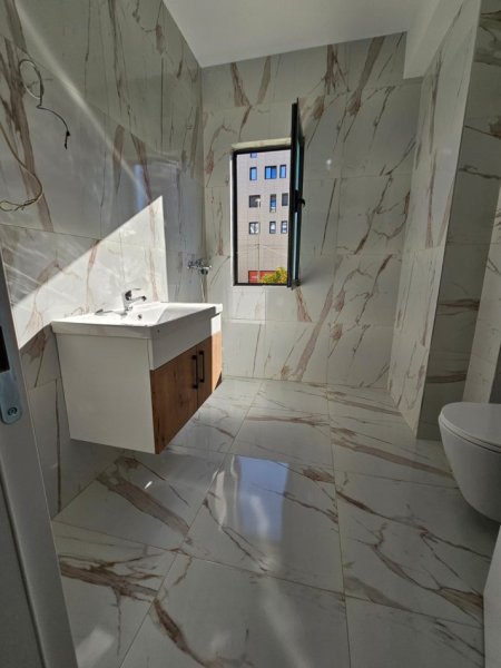 Tirane, shitet apartament 1+1 Kati 2, 132.000 € 