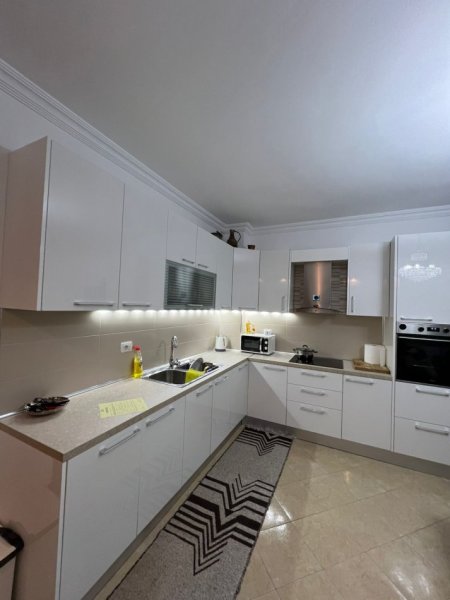 Tirane, jepet me qera apartament 2+1 Kati 2, 97 m² 500 € (Fresk)