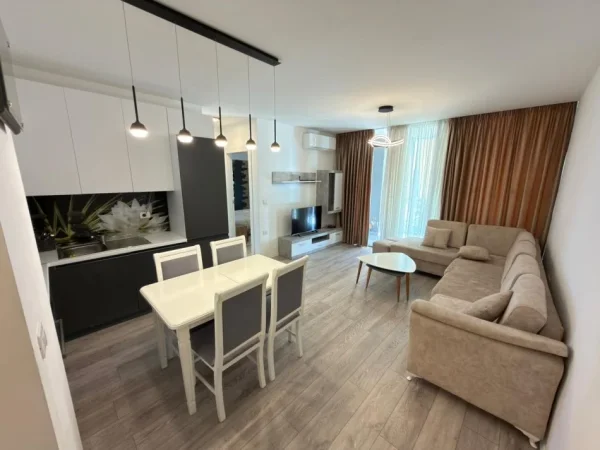 Tirane, jepet me qera apartament 2+1 Kati 6, 800 €