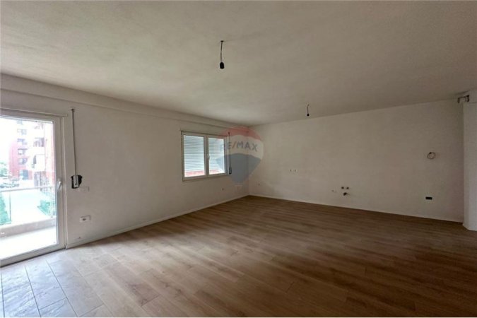 Tirane, jepet me qera apartament 2+1+Ballkon , 121 m² 600 € (Astir)