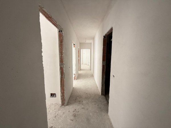 Tirane, shitet apartament 3+1+2+Ballkon , 107 m² 170.000 € (Rruga Besa)