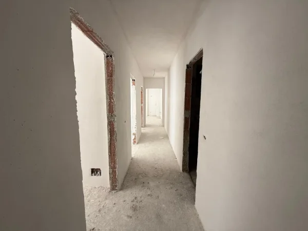 Tirane, shitet apartament 3+1+2+Ballkon , 107 m² 170.000 € (Rruga Besa)