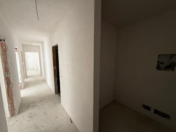 Tirane, shitet apartament 3+1+2+Ballkon , 107 m² 170.000 € (Rruga Besa)