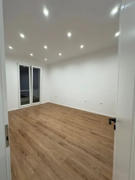 Tirane, shitet apartament 2+1+Aneks+Ballkon Kati 4, 73 m² 168.000 € (Rruga Durresit)