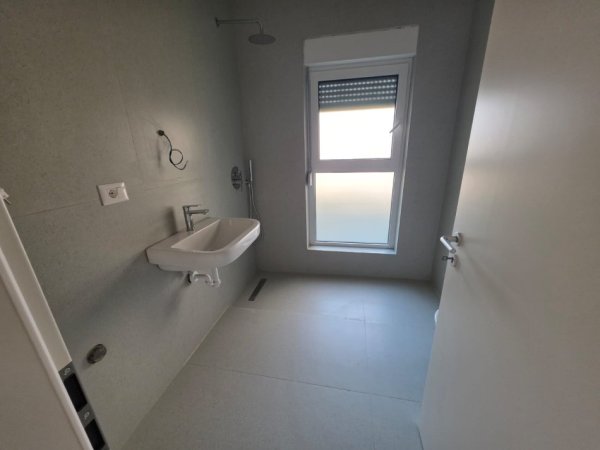 Tirane, jepet me qera ambjent biznesi Kati 2, 60 m² 450 € (Ali Demi (Kompleksi Mangalem))