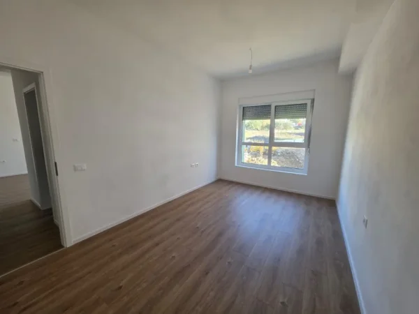 Tirane, jepet me qera ambjent biznesi Kati 2, 60 m² 450 € (Ali Demi (Kompleksi Mangalem))