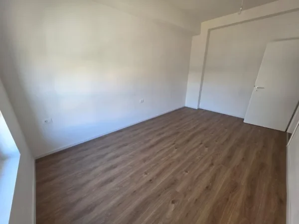 Tirane, jepet me qera ambjent biznesi Kati 2, 60 m² 450 € (Ali Demi (Kompleksi Mangalem))