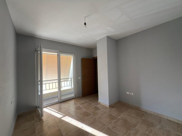 Tirane, jap me qera apartament 1+1+Ballkon Kati 2, 66 m² 250 € (rruga e qelqit)