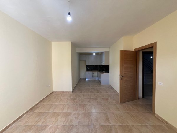 Tirane, jap me qera apartament 1+1+Ballkon Kati 2, 66 m² 250 € (rruga e qelqit)