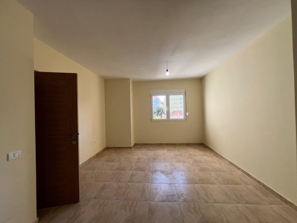 Tirane, jap me qera apartament 1+1+Ballkon Kati 2, 66 m² 250 € (rruga e qelqit)