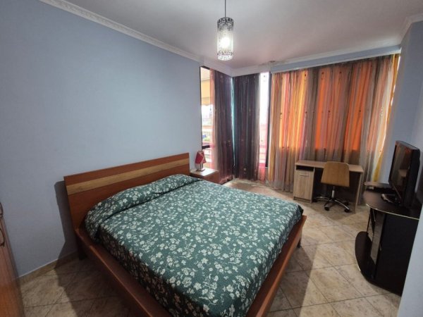 Tirane, jepet me qera apartament 2+1 Kati 5, 115 m² 700 € (21 Dhjetori)