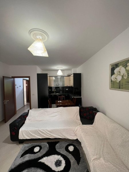 Tirane, jepet me qera apartament 1+1+Ballkon Kati 4, 70 m² 450 € (Kodra e Diellit)