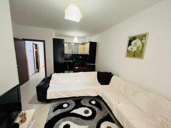 Tirane, jepet me qera apartament 1+1+Ballkon Kati 4, 70 m² 450 € (Kodra e Diellit)