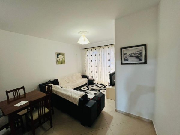 Tirane, jepet me qera apartament 1+1+Ballkon Kati 4, 70 m² 450 € (Kodra e Diellit)