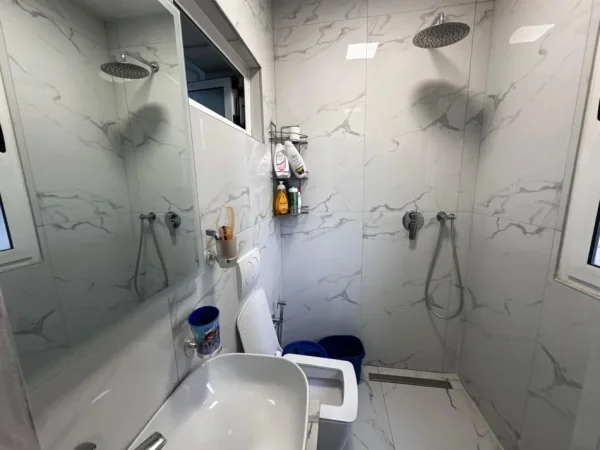 Tirane, jepet me qera apartament 2+1 Kati 3, 99 m² 700 € (Dritan Hoxha)