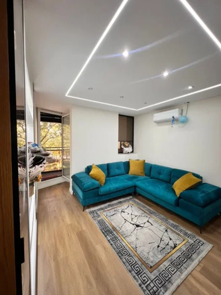 Tirane, jepet me qera apartament 2+1 Kati 1, 650 € 
