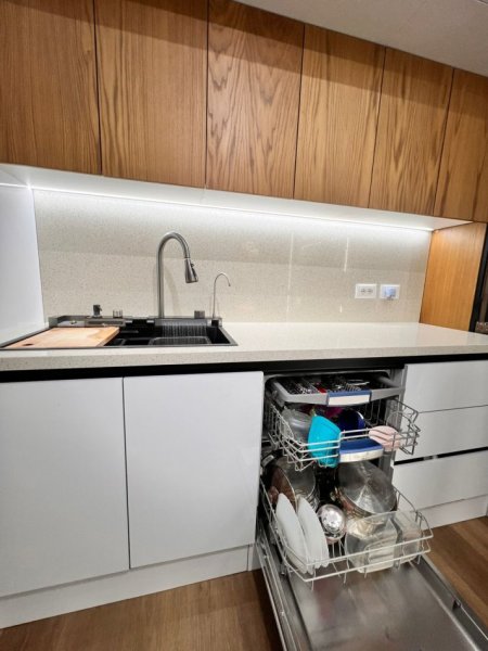 Tirane, jepet me qera apartament 2+1 Kati 1, 650 € 