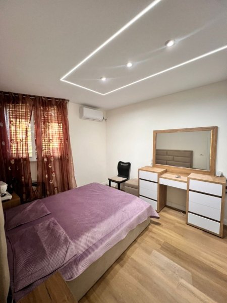 Tirane, jepet me qera apartament 2+1 Kati 1, 650 € 