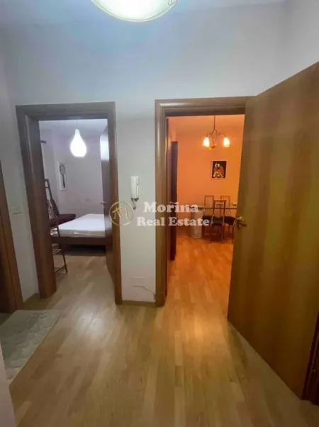 Tirane, jepet me qera apartament 1+1+Ballkon Kati 9, 55 m² 600 € (9-katshet)