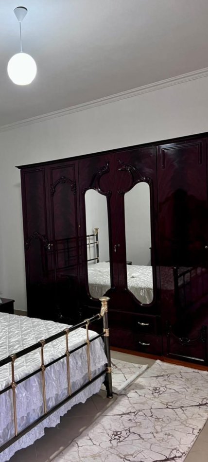 Tirane, jepet me qera apartament 2+1 Kati 2, 500 € (Rruga: “Gjin Gjergji”)