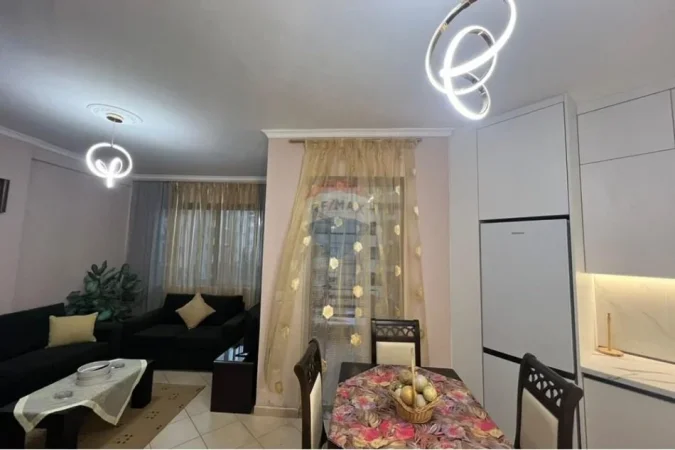 Tirane, jepet me qera apartament 1+1+Ballkon , 55 m² 450 € (Astir)